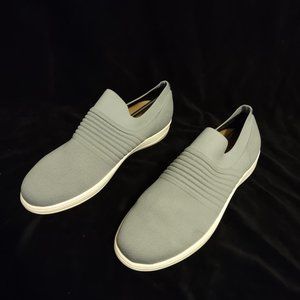 Array Sport "Gabby" Knit Slip-On Shoe; Size 9.5